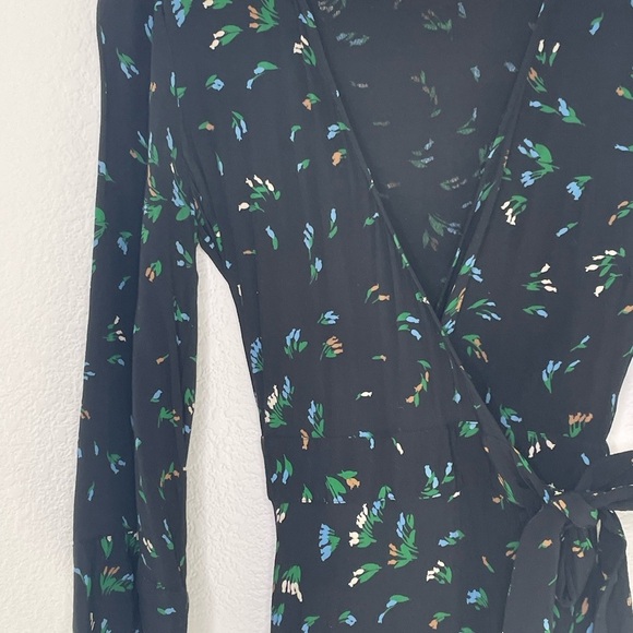GANNI dress midi wrap crepe EU 38 sz 6. So flattering. Fits slightly small. - Picture 4 of 13
